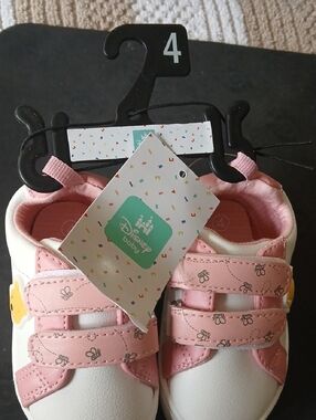 Disney Baby Winnie The Pooh Pink and White Toddler Sneakers Size 4 NWT